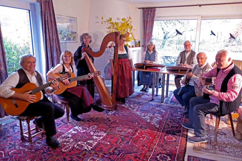 Die Saitenmusik Gemünden während einer Probe am 04.11.2021. Foto: Heidrun Egert