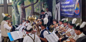 Die Fischertrachtenkapelle in bayrischer Tracht auf dem Oktoberfest der GFH am 01.10.2022 Foto: Norbert Echterhoff