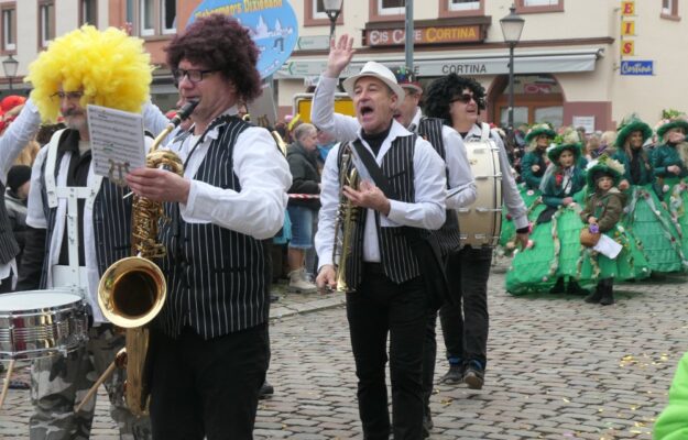 Die Fishermen's Dixieband auf dem Züchle 2024 in Gemünden. Foto: Uschi Hartmann