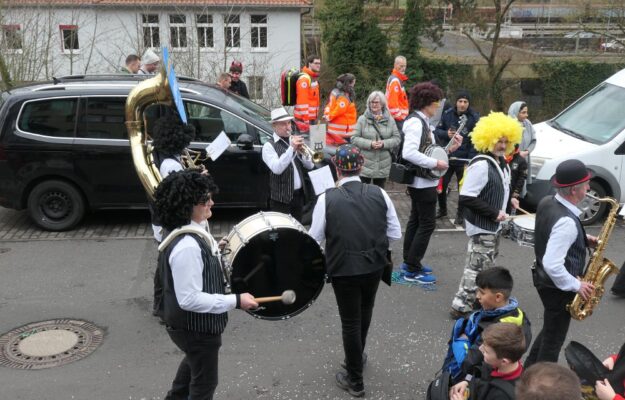 Die Fishermen's Dixieband auf dem Züchle 2024 in Gemünden. Foto: Uschi Hartmann