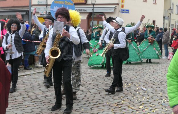 Die Fishermen's Dixieband auf dem Züchle 2024 in Gemünden. Foto: Uschi Hartmann